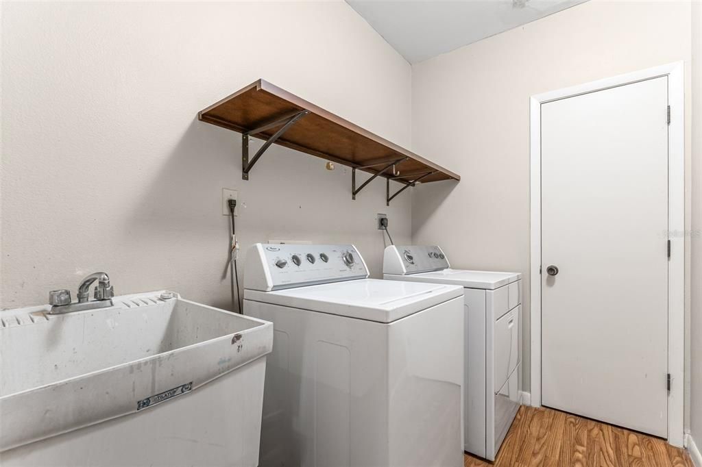 Active With Contract: $485,000 (3 beds, 2 baths, 2310 Square Feet)