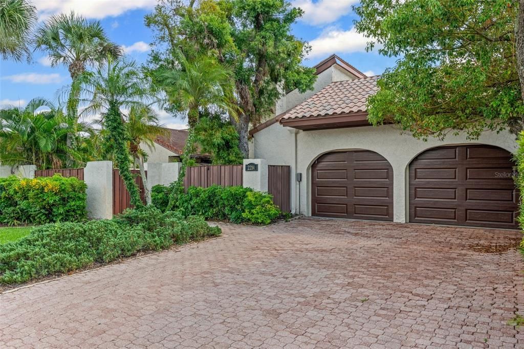 Active With Contract: $485,000 (3 beds, 2 baths, 2310 Square Feet)