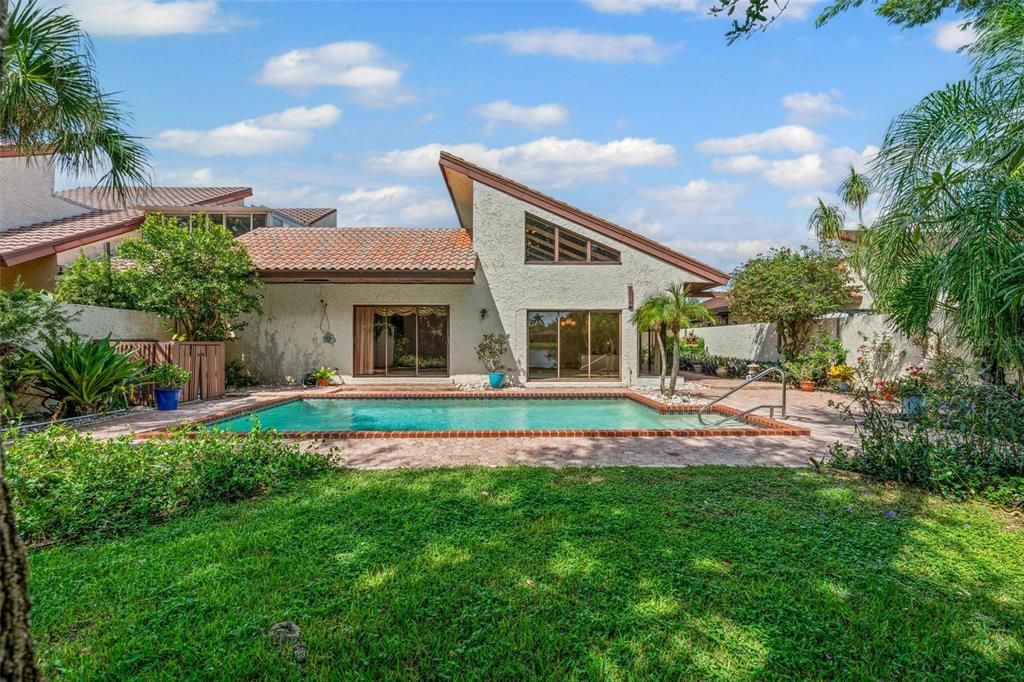 Active With Contract: $485,000 (3 beds, 2 baths, 2310 Square Feet)