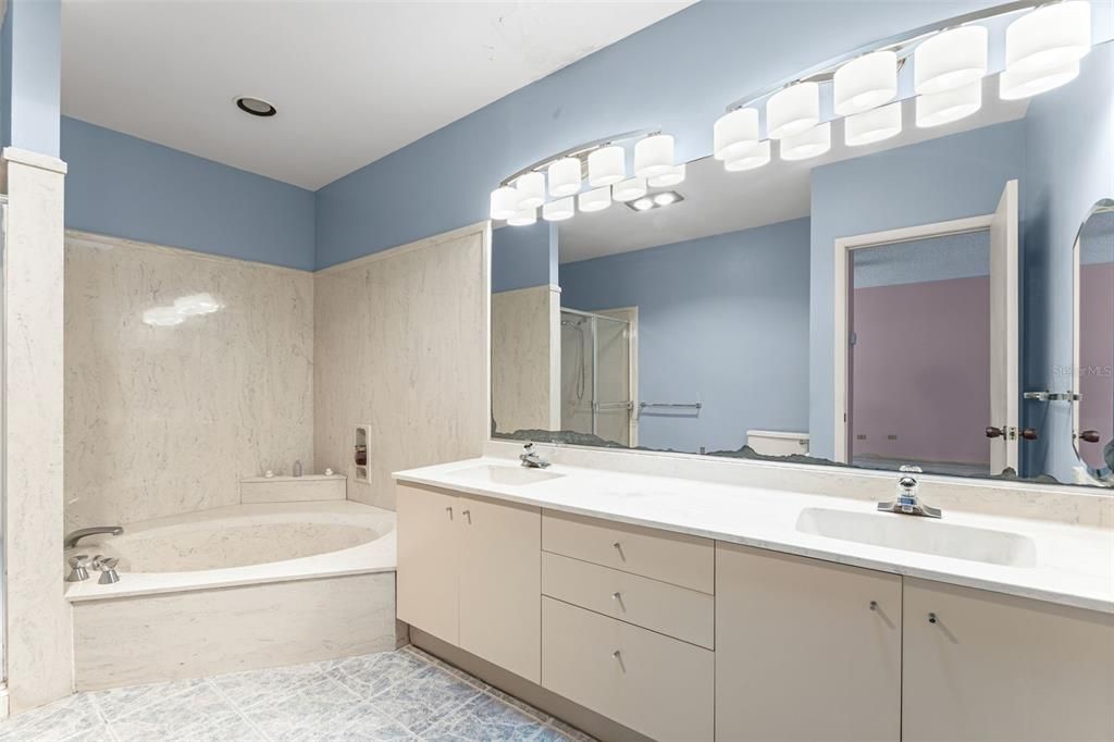 Active With Contract: $485,000 (3 beds, 2 baths, 2310 Square Feet)