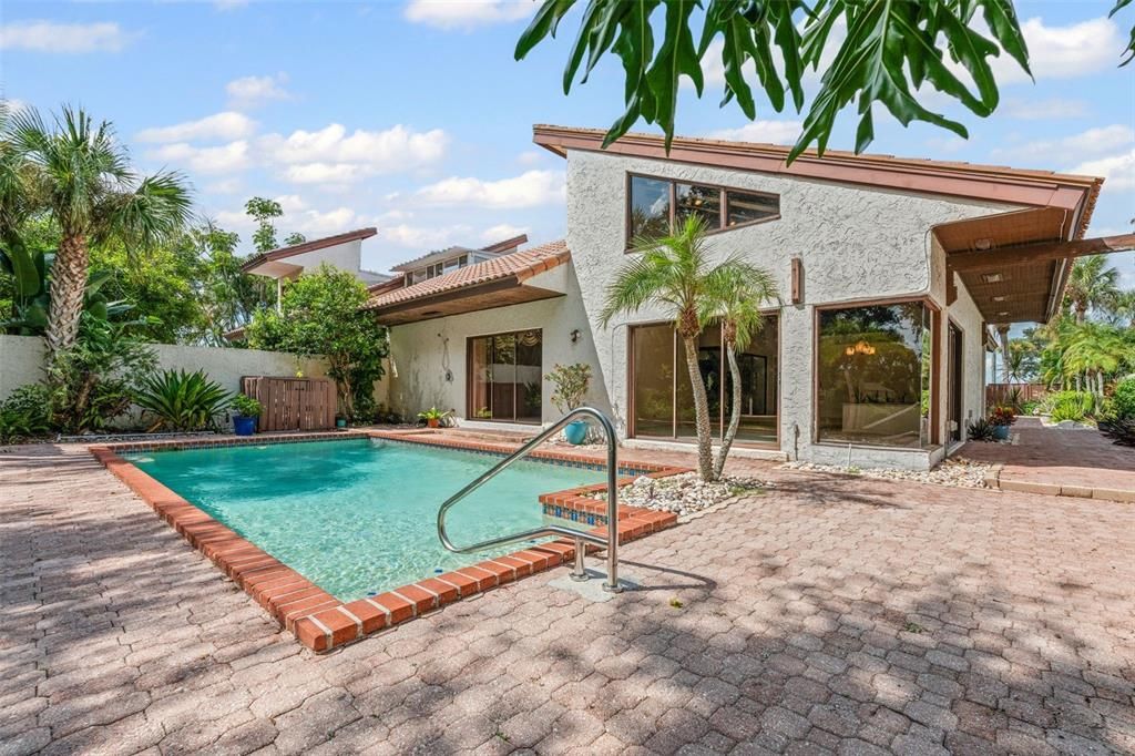 Active With Contract: $485,000 (3 beds, 2 baths, 2310 Square Feet)