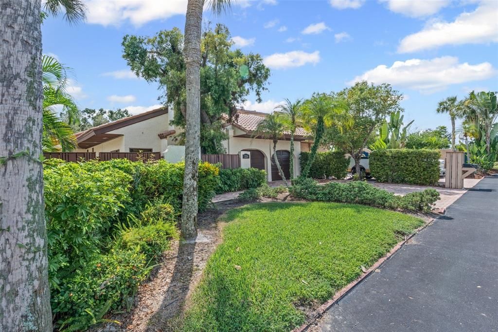 Active With Contract: $485,000 (3 beds, 2 baths, 2310 Square Feet)