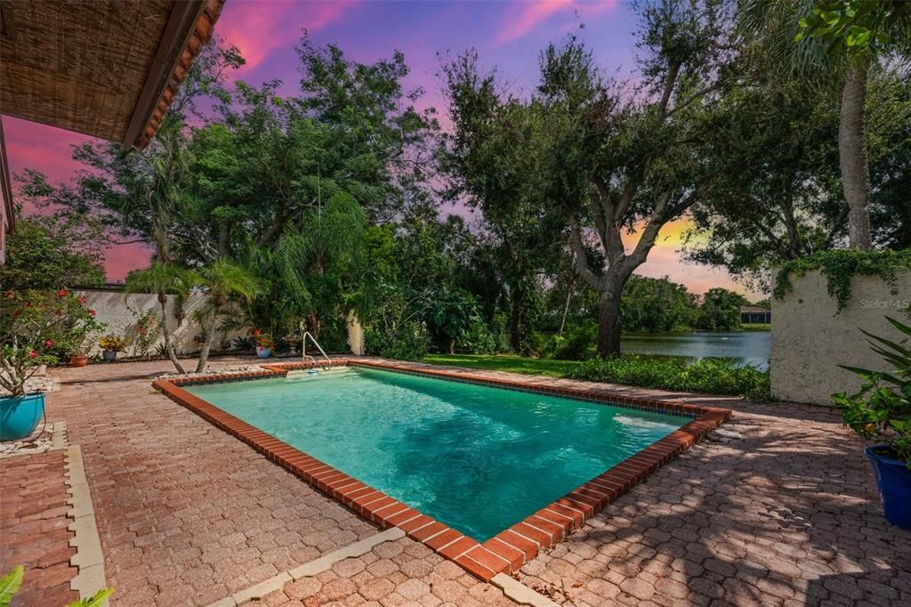 Active With Contract: $485,000 (3 beds, 2 baths, 2310 Square Feet)