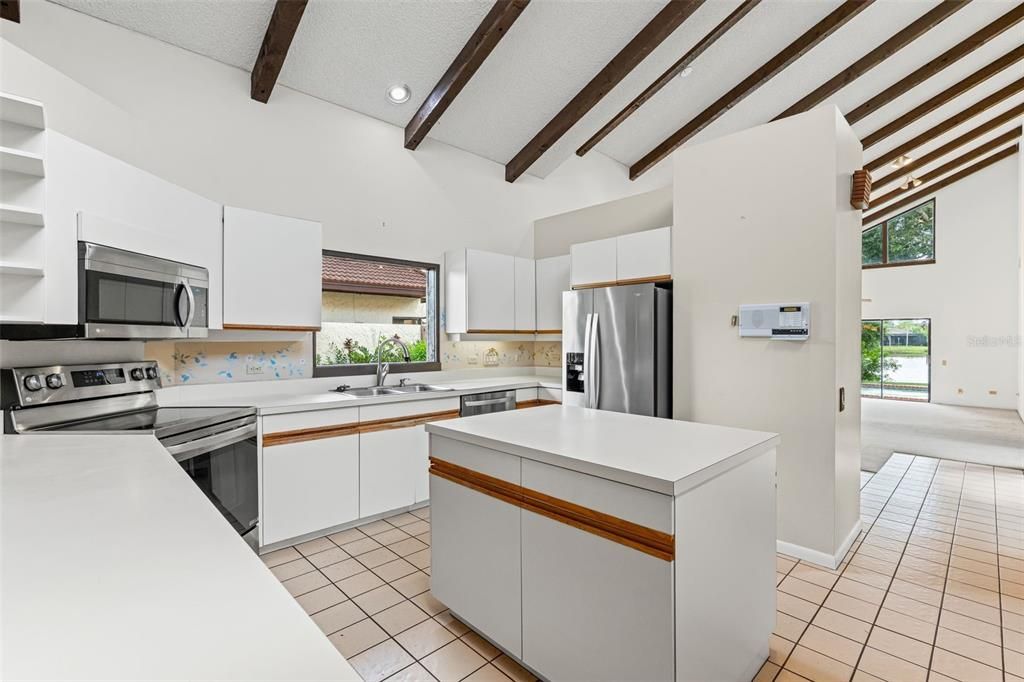 Active With Contract: $485,000 (3 beds, 2 baths, 2310 Square Feet)