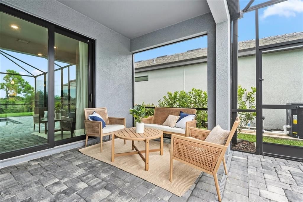 Activo con contrato: $575,000 (5 camas, 3 baños, 3285 Pies cuadrados)