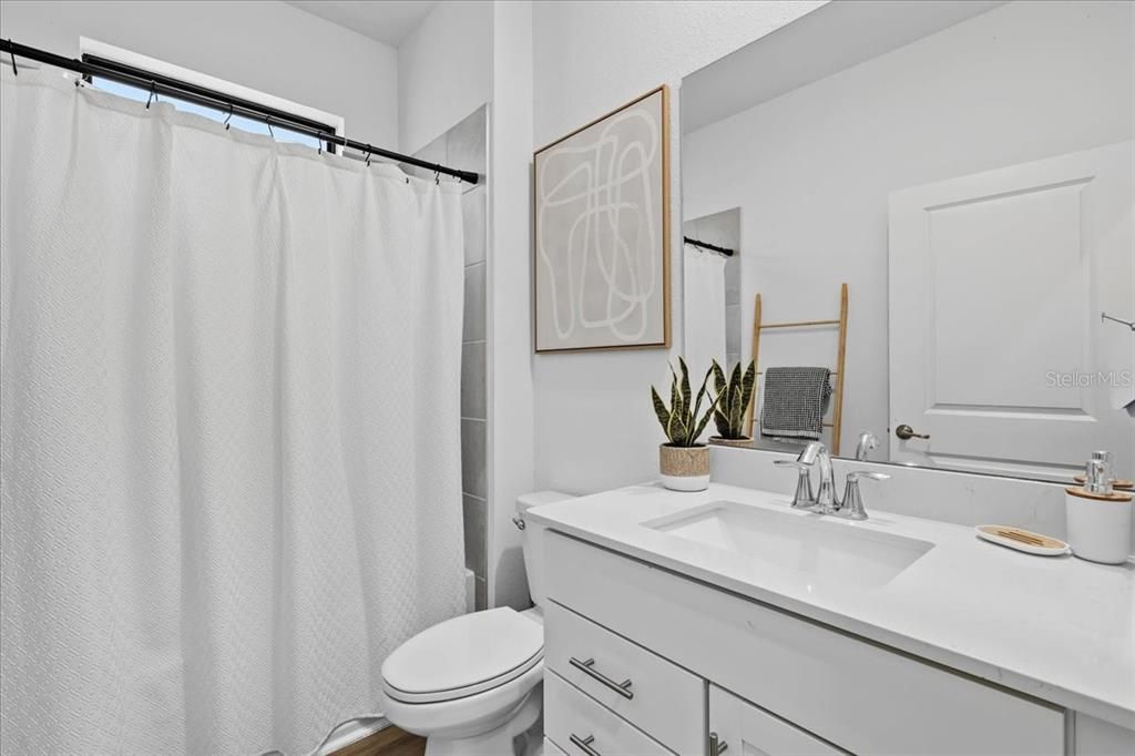 Activo con contrato: $575,000 (5 camas, 3 baños, 3285 Pies cuadrados)