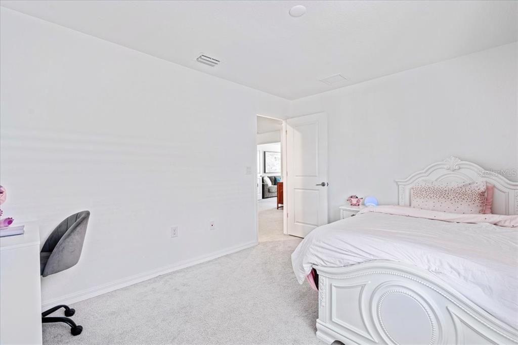 Activo con contrato: $575,000 (5 camas, 3 baños, 3285 Pies cuadrados)