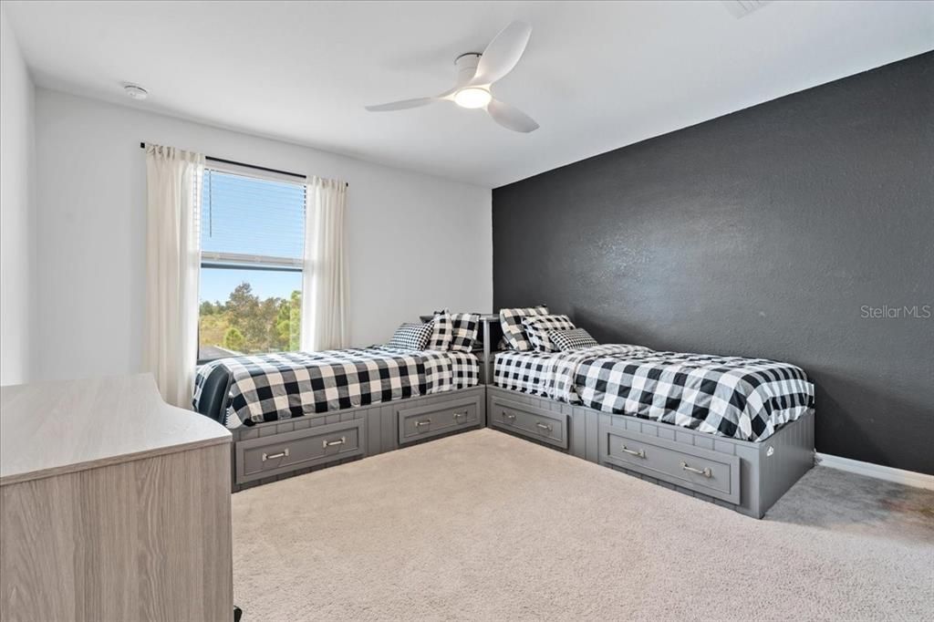 Activo con contrato: $575,000 (5 camas, 3 baños, 3285 Pies cuadrados)