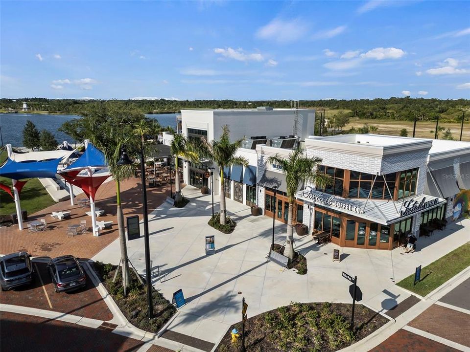 Activo con contrato: $575,000 (5 camas, 3 baños, 3285 Pies cuadrados)