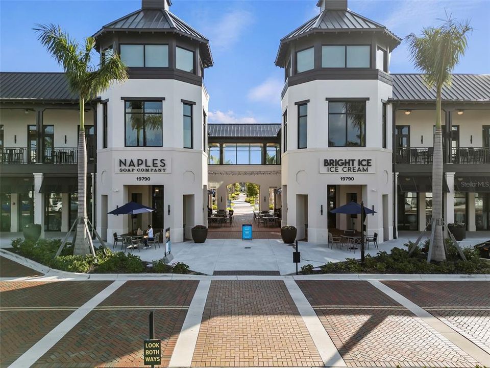 Activo con contrato: $575,000 (5 camas, 3 baños, 3285 Pies cuadrados)