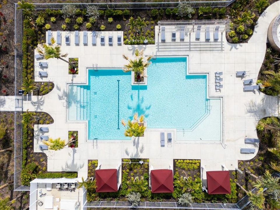 Activo con contrato: $575,000 (5 camas, 3 baños, 3285 Pies cuadrados)