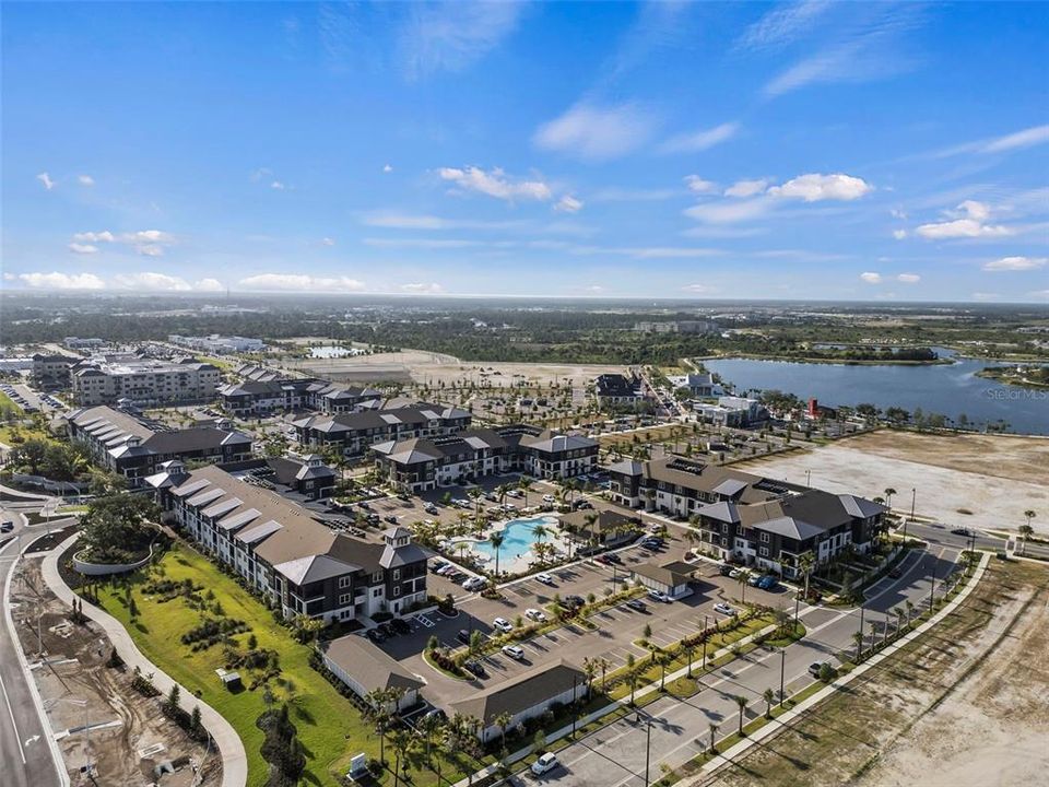 Activo con contrato: $575,000 (5 camas, 3 baños, 3285 Pies cuadrados)