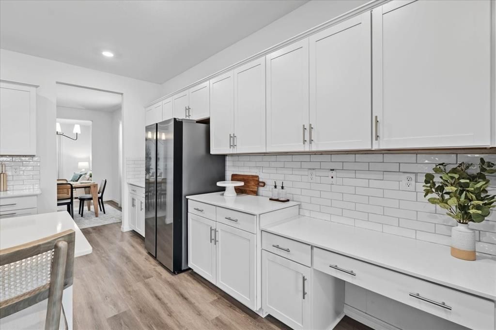 Activo con contrato: $575,000 (5 camas, 3 baños, 3285 Pies cuadrados)