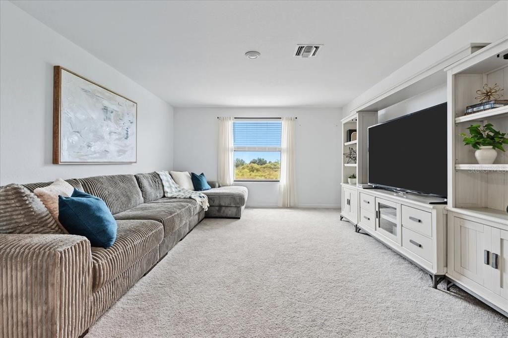 Activo con contrato: $575,000 (5 camas, 3 baños, 3285 Pies cuadrados)