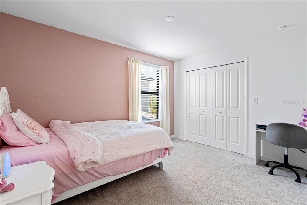 Activo con contrato: $575,000 (5 camas, 3 baños, 3285 Pies cuadrados)