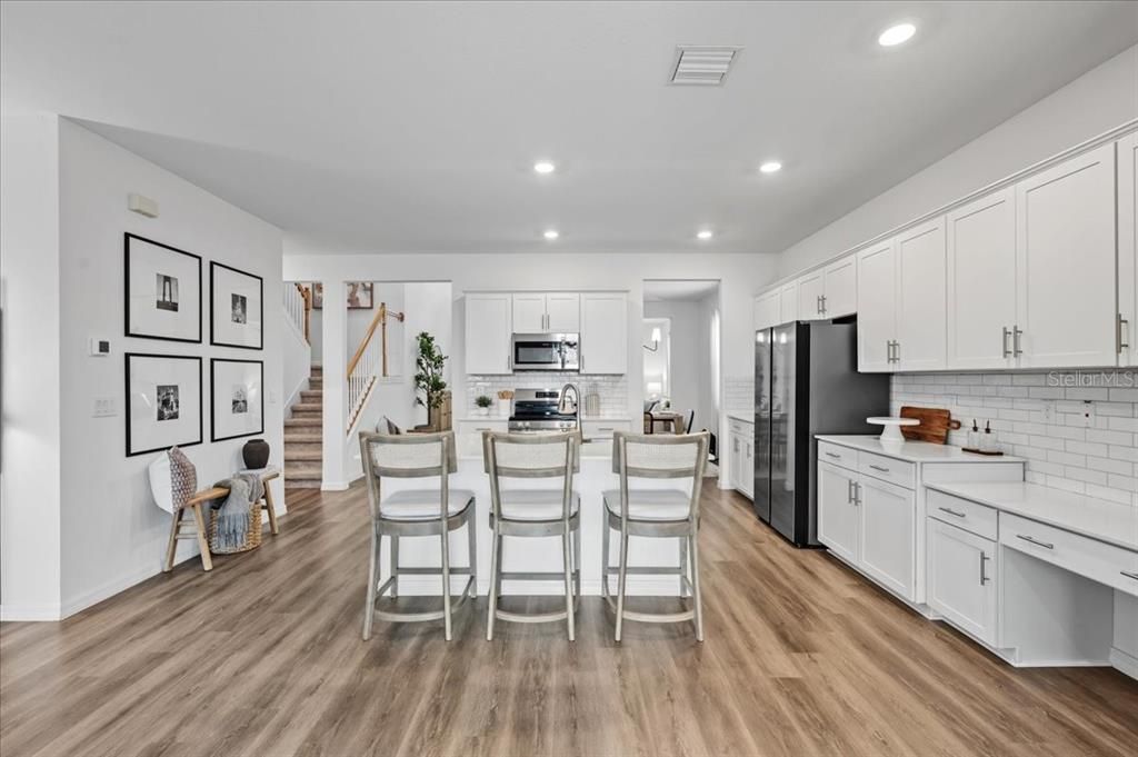 Activo con contrato: $575,000 (5 camas, 3 baños, 3285 Pies cuadrados)