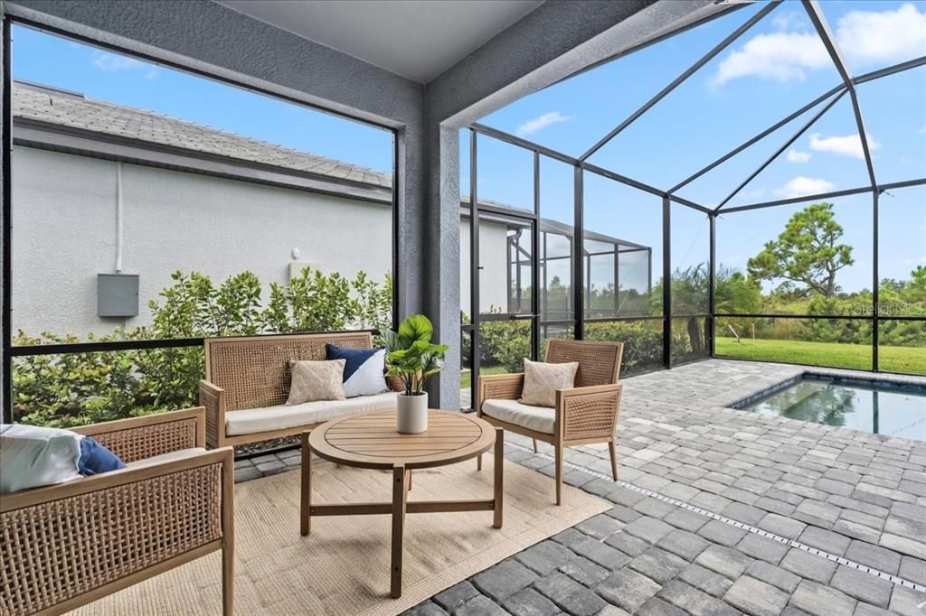 Activo con contrato: $575,000 (5 camas, 3 baños, 3285 Pies cuadrados)