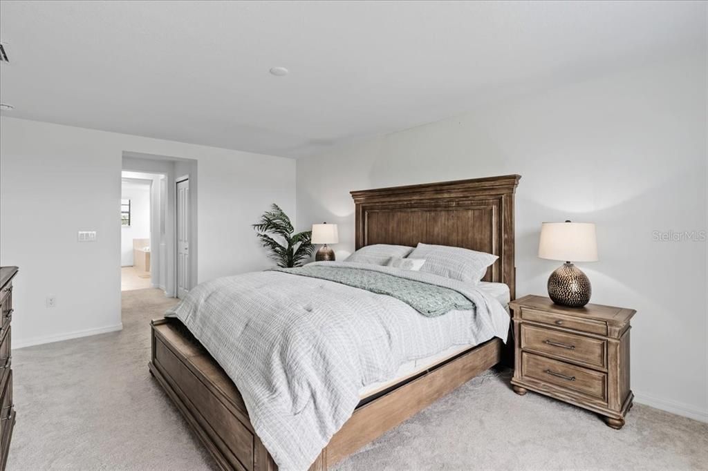 Activo con contrato: $575,000 (5 camas, 3 baños, 3285 Pies cuadrados)