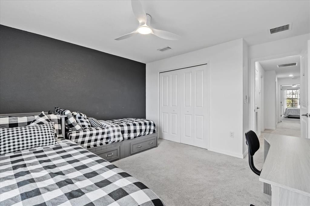 Activo con contrato: $575,000 (5 camas, 3 baños, 3285 Pies cuadrados)