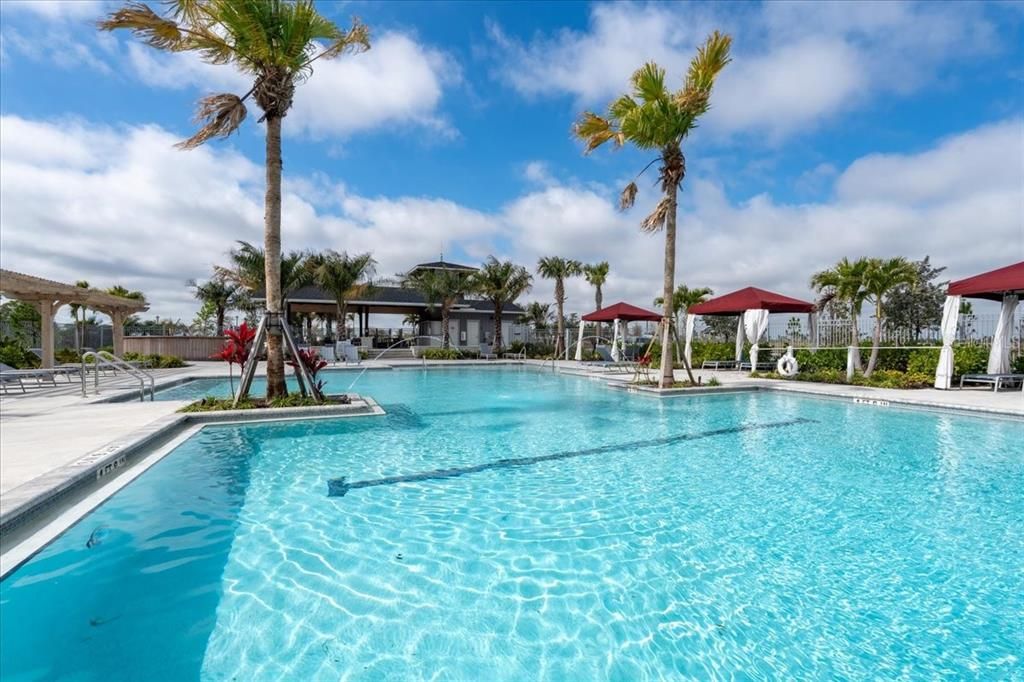 Activo con contrato: $575,000 (5 camas, 3 baños, 3285 Pies cuadrados)