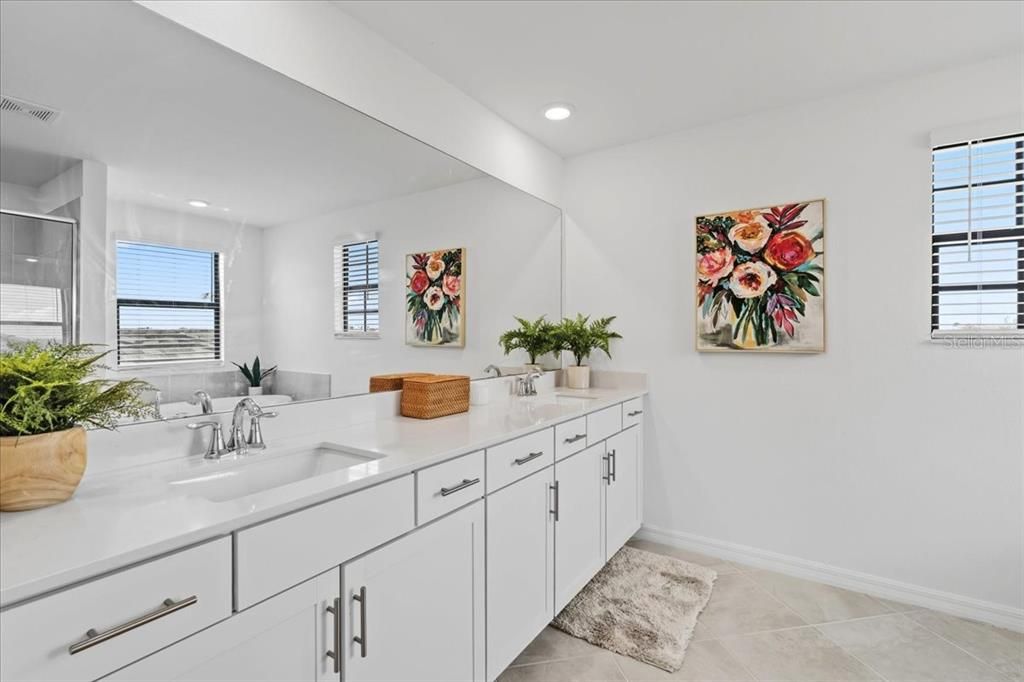 Activo con contrato: $575,000 (5 camas, 3 baños, 3285 Pies cuadrados)