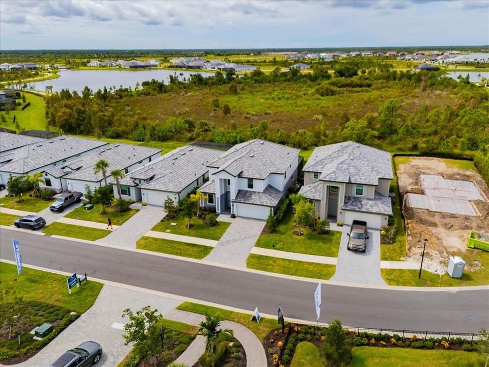 Activo con contrato: $575,000 (5 camas, 3 baños, 3285 Pies cuadrados)