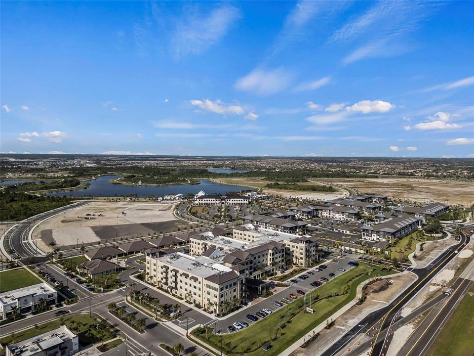 Activo con contrato: $575,000 (5 camas, 3 baños, 3285 Pies cuadrados)