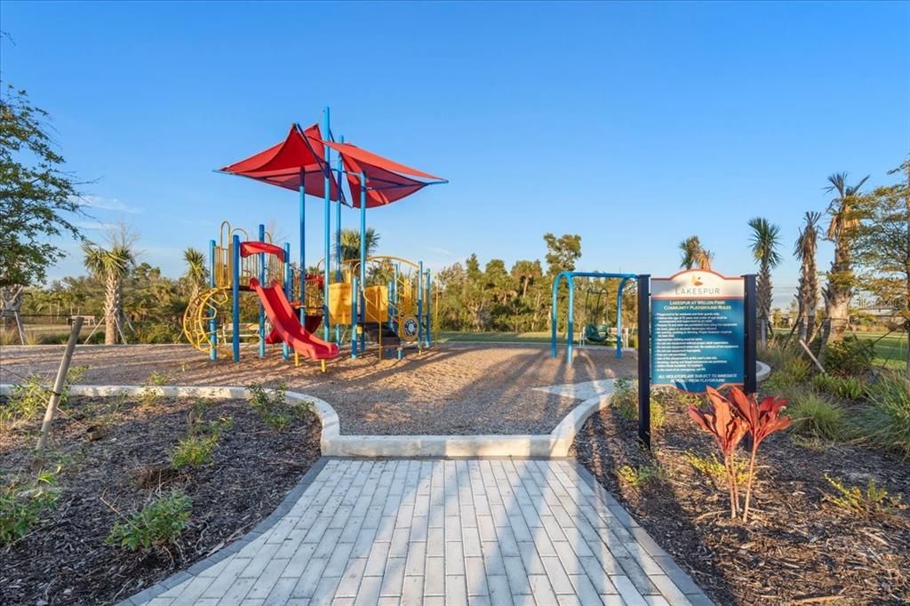 Activo con contrato: $575,000 (5 camas, 3 baños, 3285 Pies cuadrados)