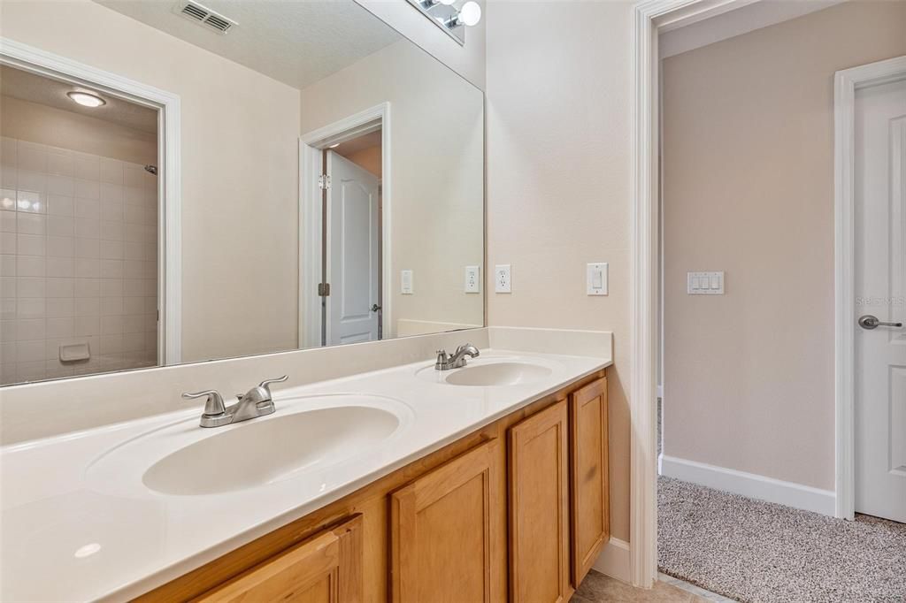 For Sale: $599,000 (6 beds, 3 baths, 3341 Square Feet)