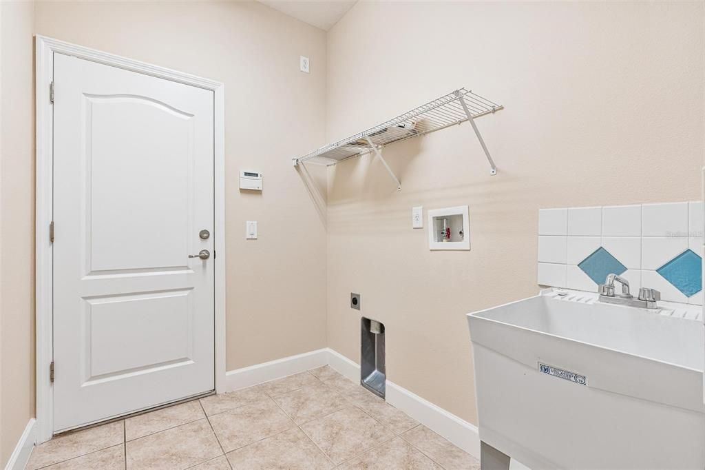 For Sale: $599,000 (6 beds, 3 baths, 3341 Square Feet)