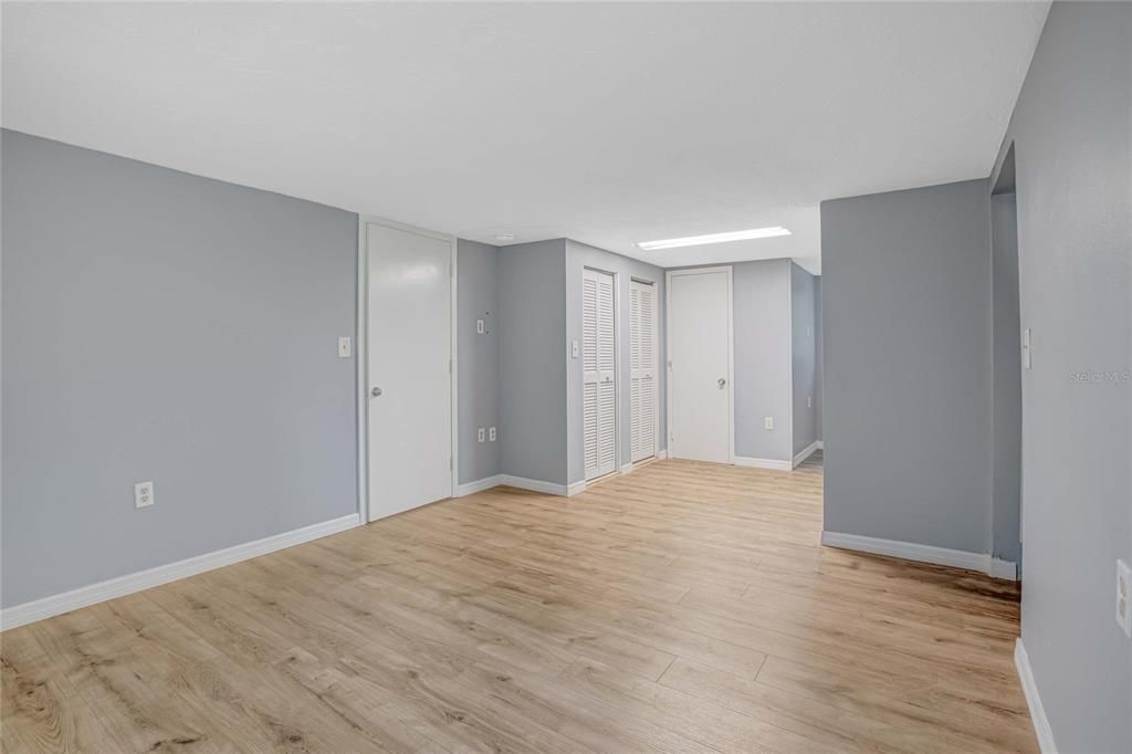 待售: $389,000 (2 贝兹, 0 浴室, 1147 平方英尺)