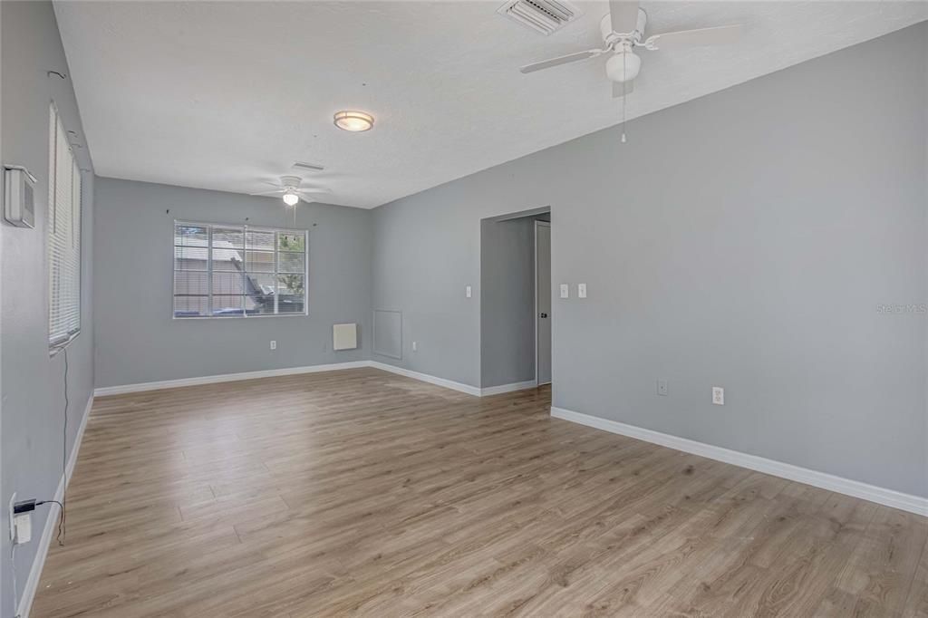 待售: $389,000 (2 贝兹, 0 浴室, 1147 平方英尺)