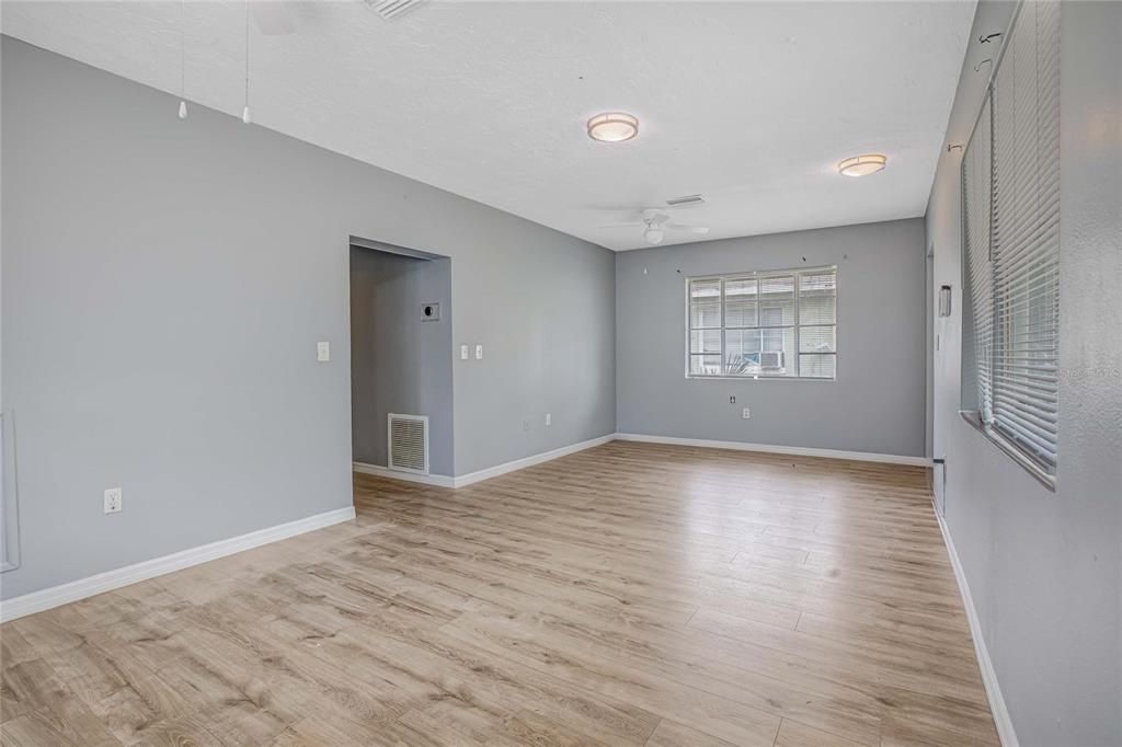 待售: $389,000 (2 贝兹, 0 浴室, 1147 平方英尺)