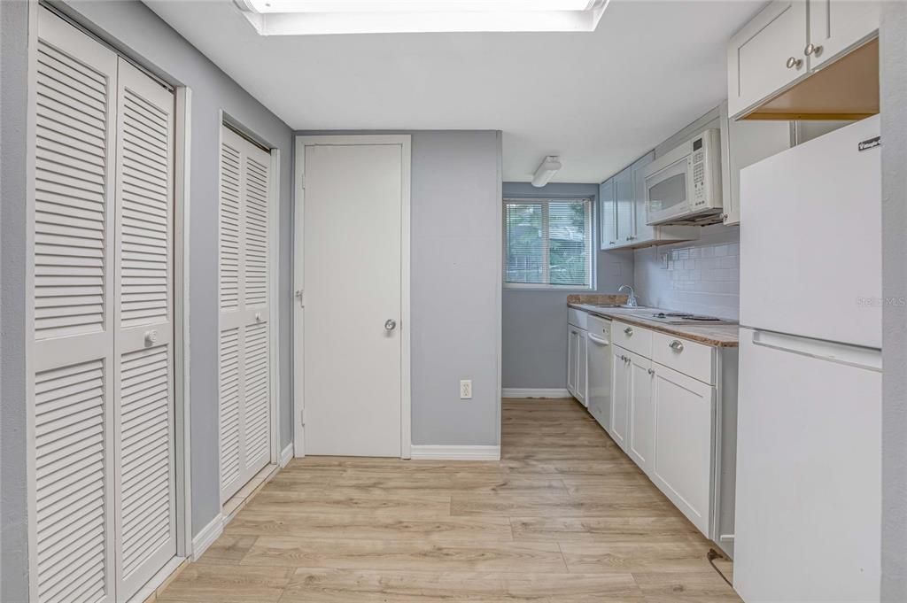 待售: $389,000 (2 贝兹, 0 浴室, 1147 平方英尺)