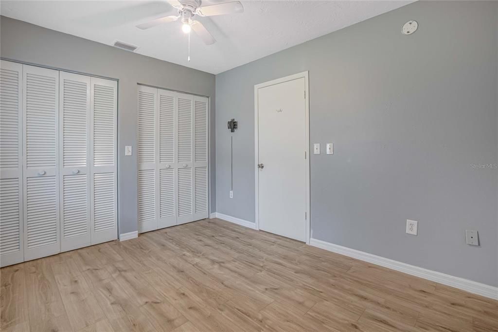 待售: $389,000 (2 贝兹, 0 浴室, 1147 平方英尺)