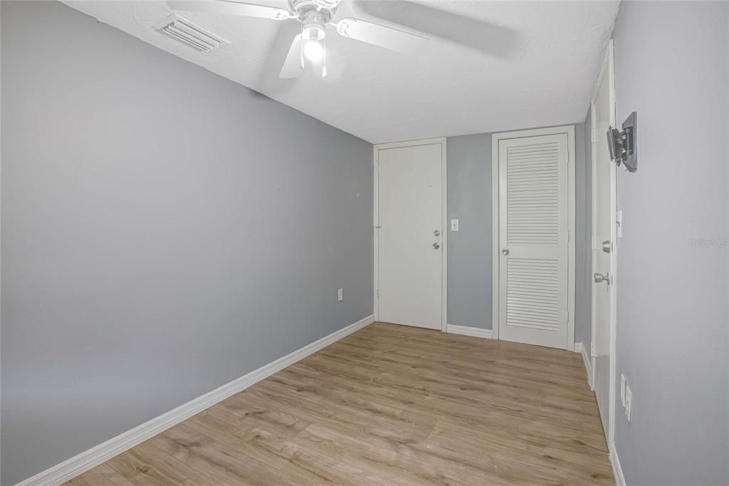 待售: $389,000 (2 贝兹, 0 浴室, 1147 平方英尺)