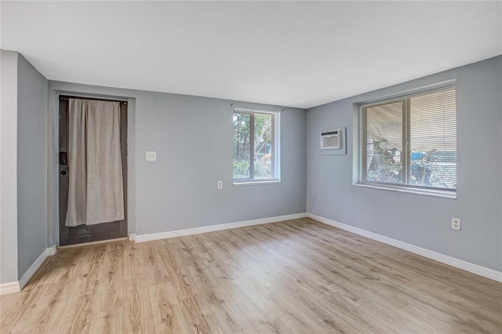 待售: $389,000 (2 贝兹, 0 浴室, 1147 平方英尺)