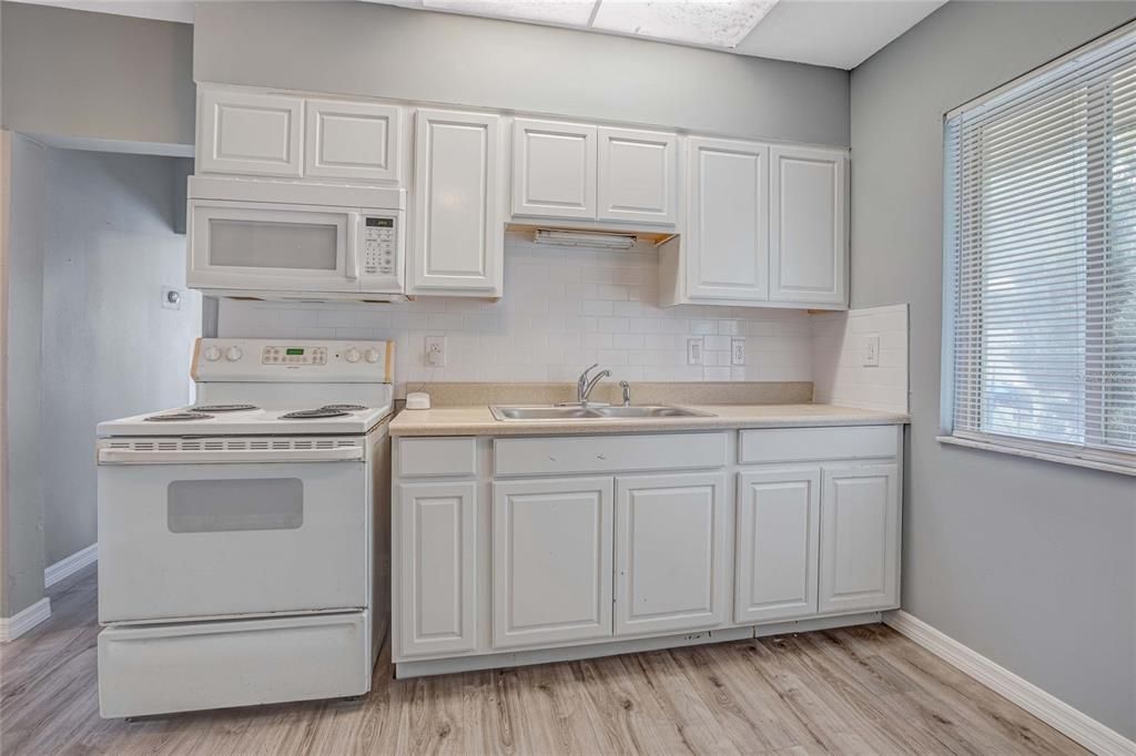 待售: $389,000 (2 贝兹, 0 浴室, 1147 平方英尺)