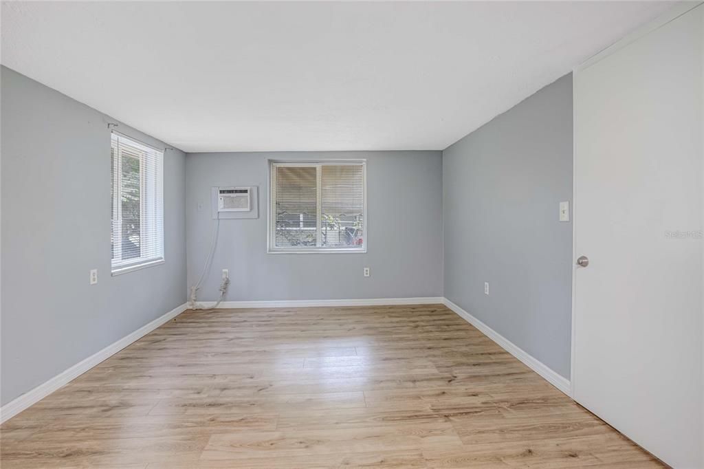 待售: $389,000 (2 贝兹, 0 浴室, 1147 平方英尺)