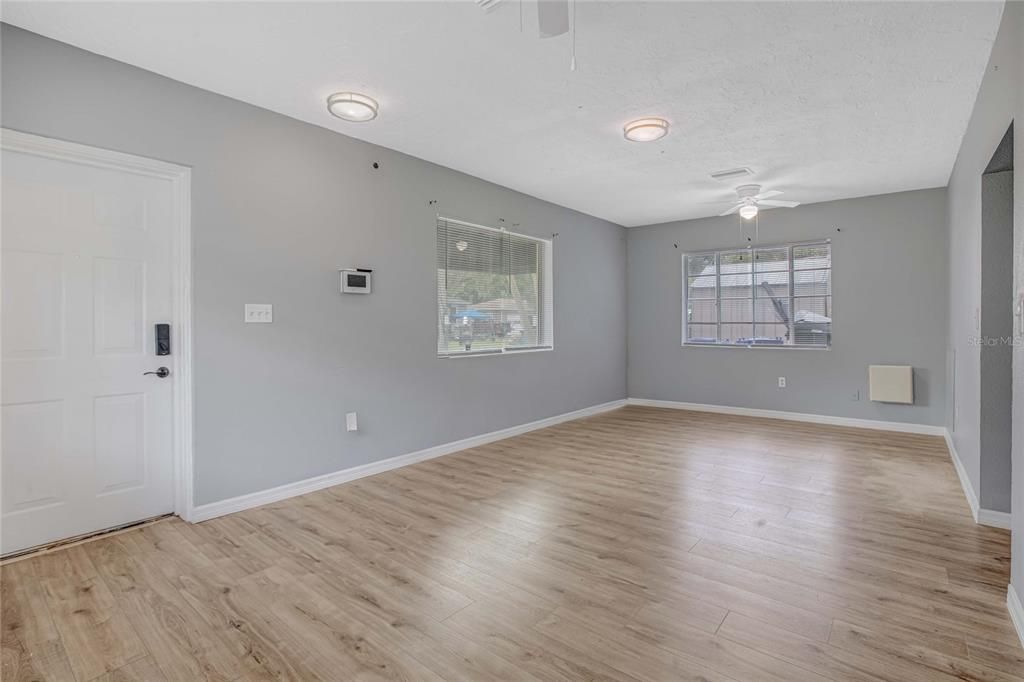 待售: $389,000 (2 贝兹, 0 浴室, 1147 平方英尺)