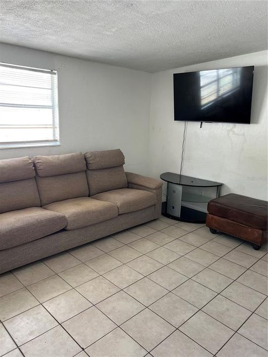For Rent: $1,500 (3 beds, 1 baths, 840 Square Feet)