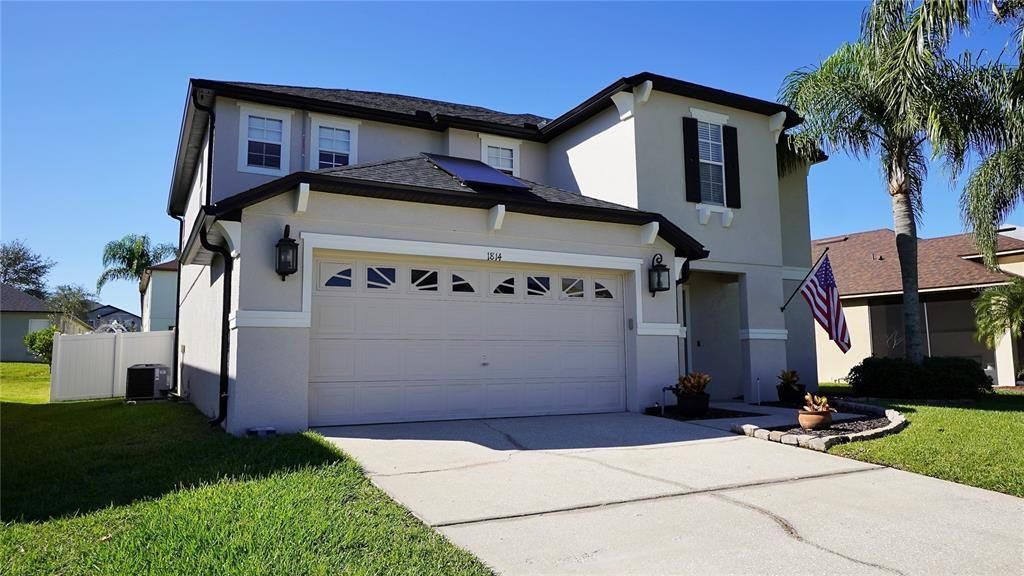 Activo con contrato: $575,000 (3 camas, 2 baños, 2582 Pies cuadrados)