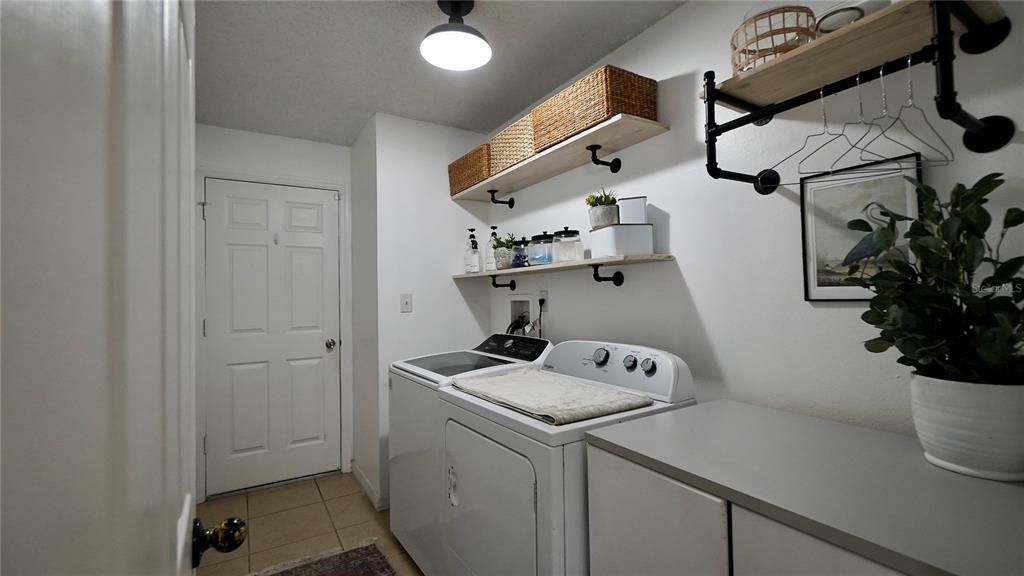 Activo con contrato: $575,000 (3 camas, 2 baños, 2582 Pies cuadrados)