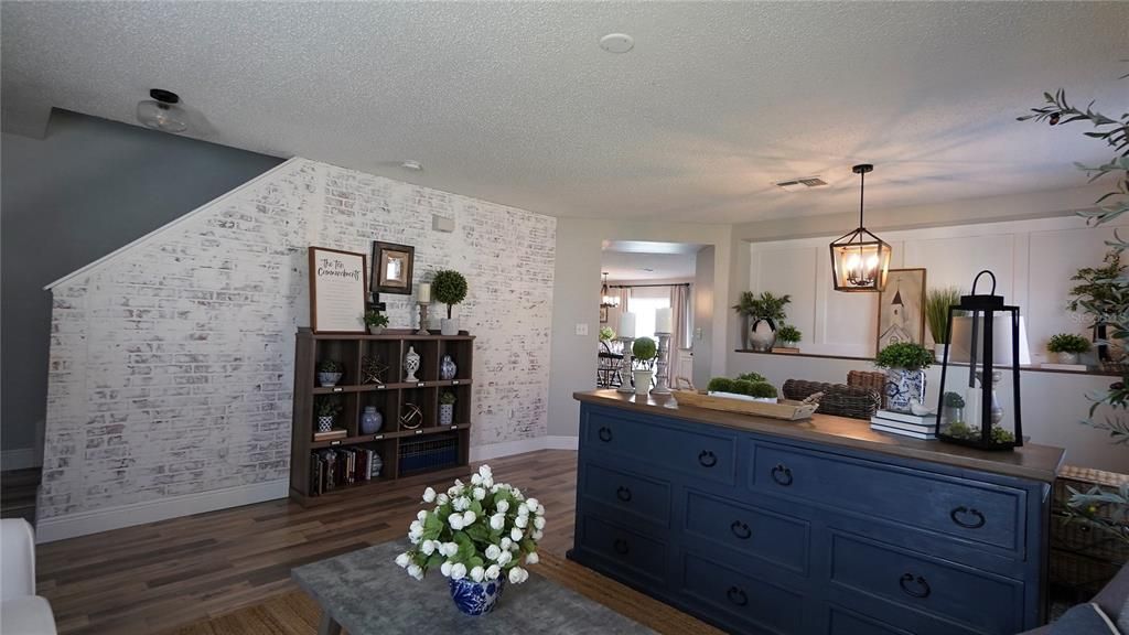 Activo con contrato: $575,000 (3 camas, 2 baños, 2582 Pies cuadrados)