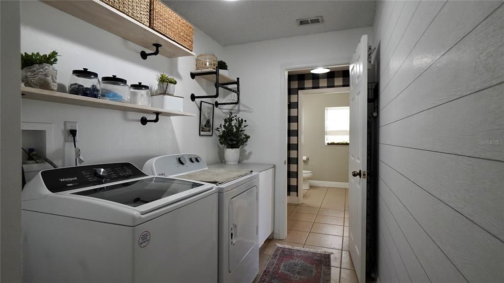 Activo con contrato: $575,000 (3 camas, 2 baños, 2582 Pies cuadrados)