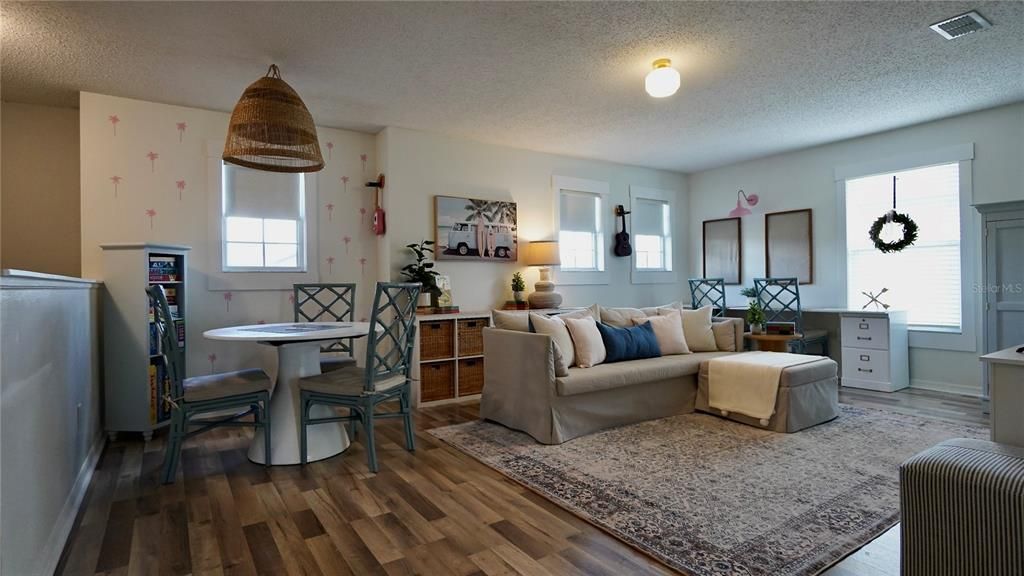 Activo con contrato: $575,000 (3 camas, 2 baños, 2582 Pies cuadrados)