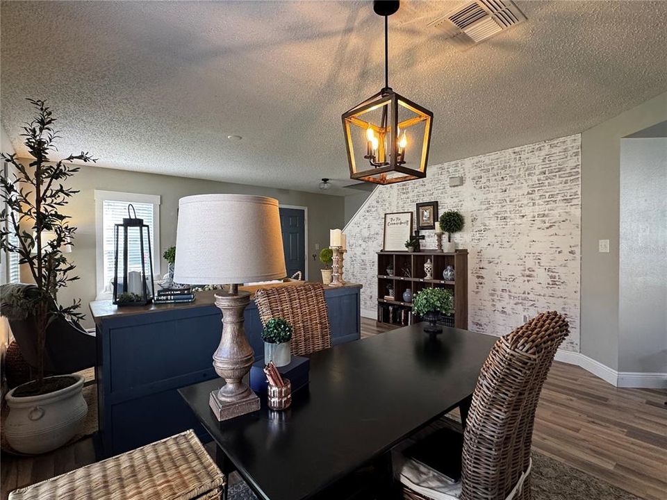 Activo con contrato: $575,000 (3 camas, 2 baños, 2582 Pies cuadrados)