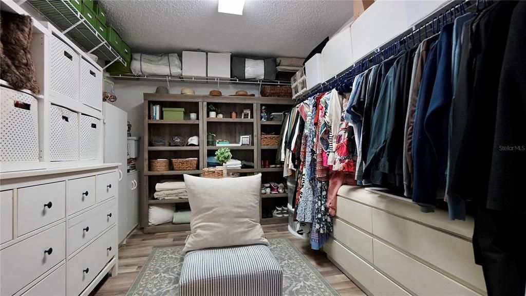 Activo con contrato: $575,000 (3 camas, 2 baños, 2582 Pies cuadrados)