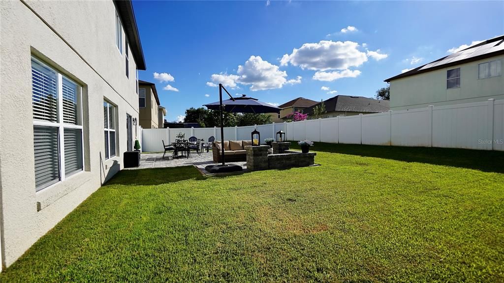 Activo con contrato: $575,000 (3 camas, 2 baños, 2582 Pies cuadrados)