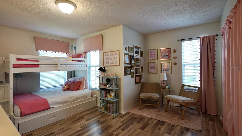 Activo con contrato: $575,000 (3 camas, 2 baños, 2582 Pies cuadrados)